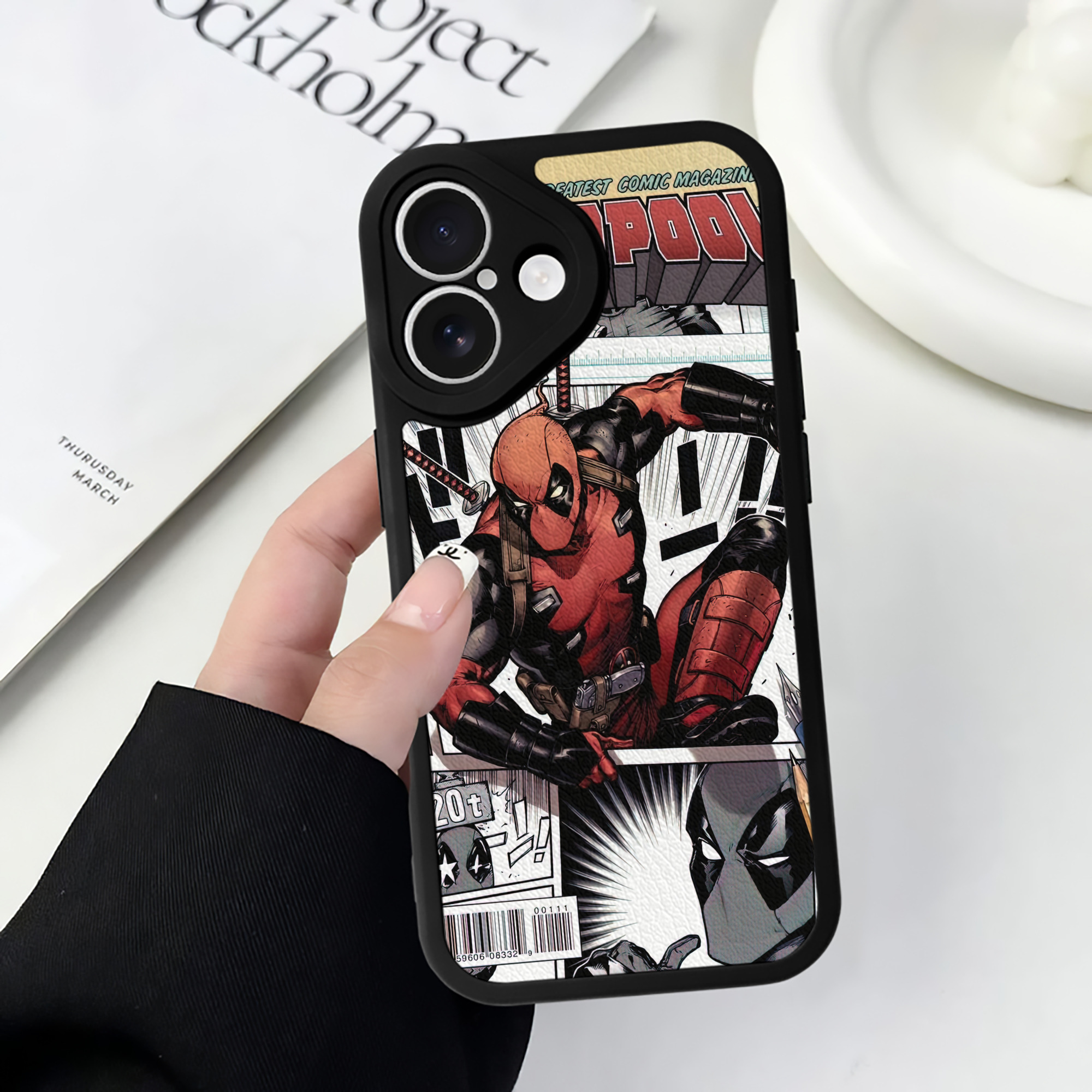（画像用） Deadpool デッドプール 【iPhone 16シリーズ対応】シリコンスマホケース（レザー調） 材質：シリコン